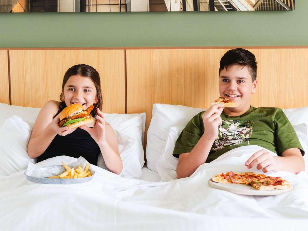 Mercure Sydney Macquarie Park Удобства снимка